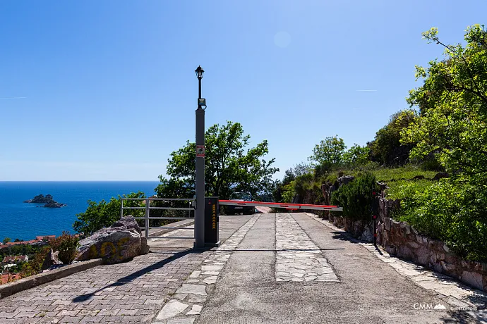 Petrovac'ta Deniz Manzaralı Üç Odalı Daire