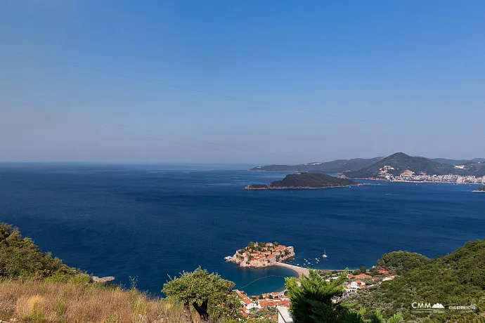 Havuzlu sitede üç odalı daire, Blizikuće