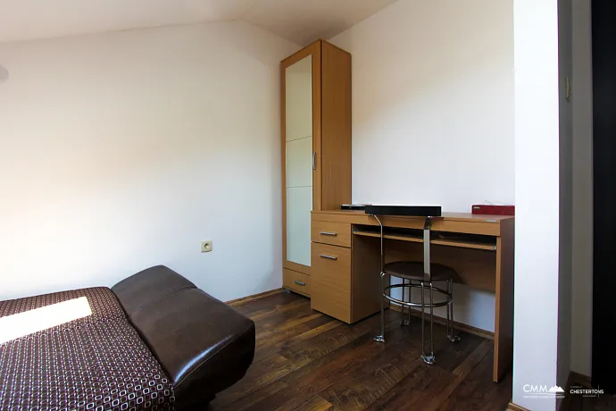 Budva'da satılık şehir manzaralı geniş bir daire