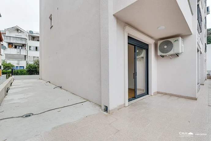 Budva’da Deniz Manzaralı Modern Daire Binası