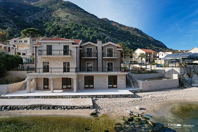 Lüks bir üç katlı villa — Kotor