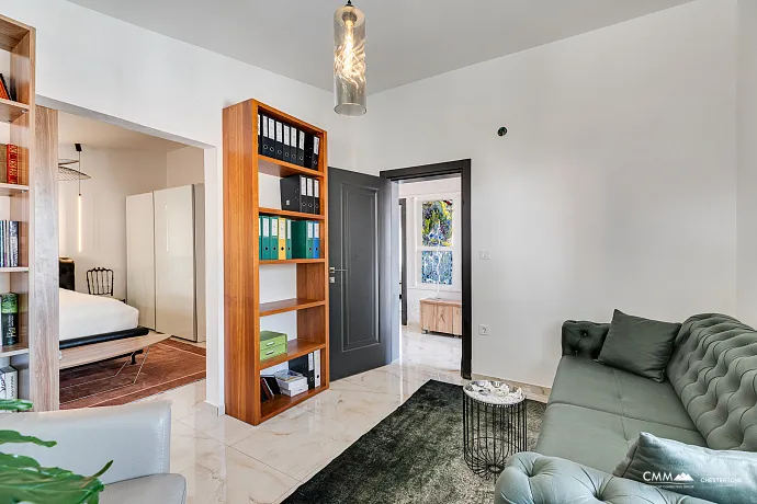 Sutomore'de iki katlı geniş ev