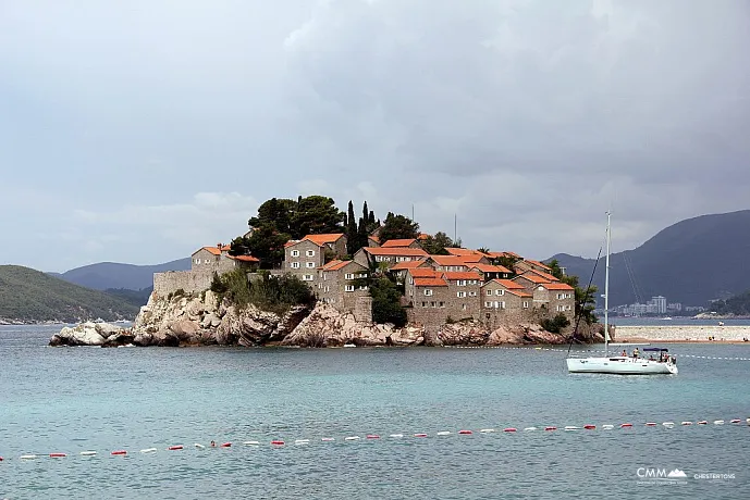 Sveti Stefan'da dört katlı villa