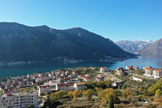 Dobrota'da deniz manzaralı satılık arsa