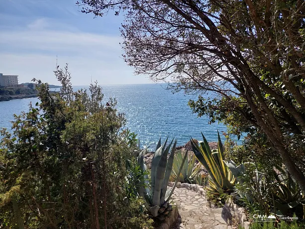 Utjeha'da panoramik deniz manzaralı geniş ev