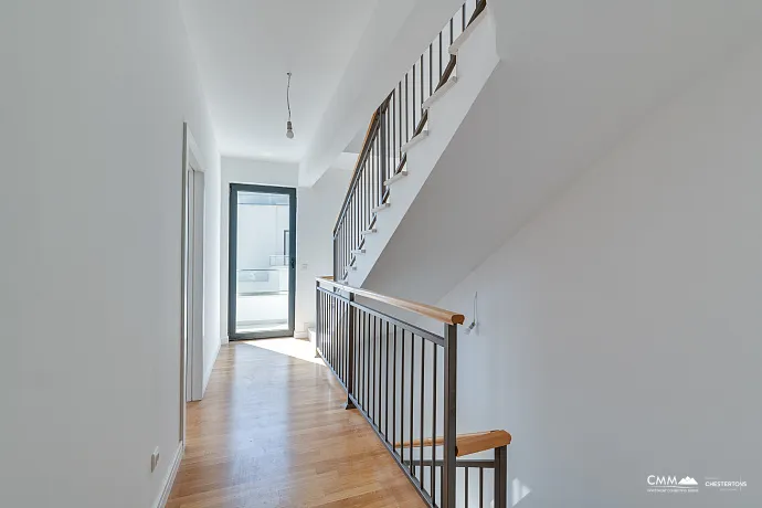 Panoramik Deniz Manzaralı ve Yeni İnşa Edilmiş Lüks Villa – Budva