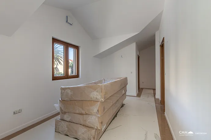 Lüks bir üç katlı villa — Kotor