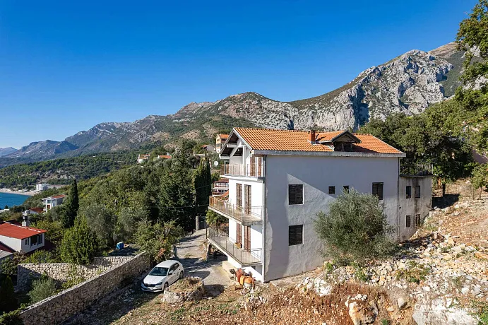 Ratac, Bar’da 1.600 m² arsalı ev — yaklaşık 350 m²