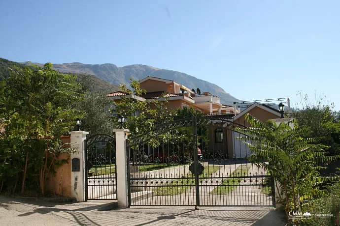 Kotor'da havuzlu lüks villa