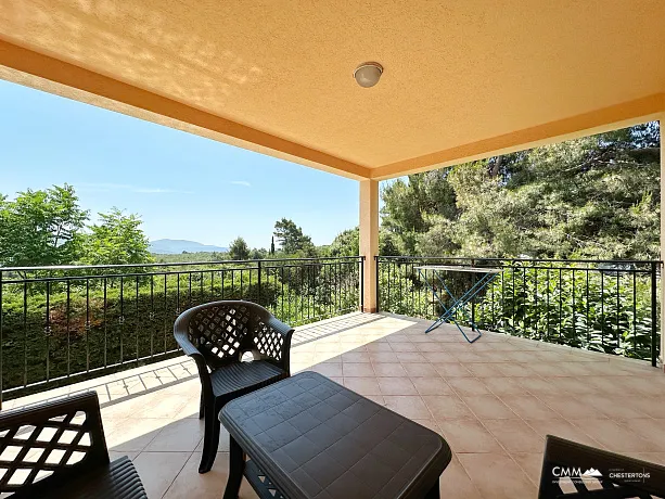 Lustica Bay yakınında havuz ve spa bulunan mini otel