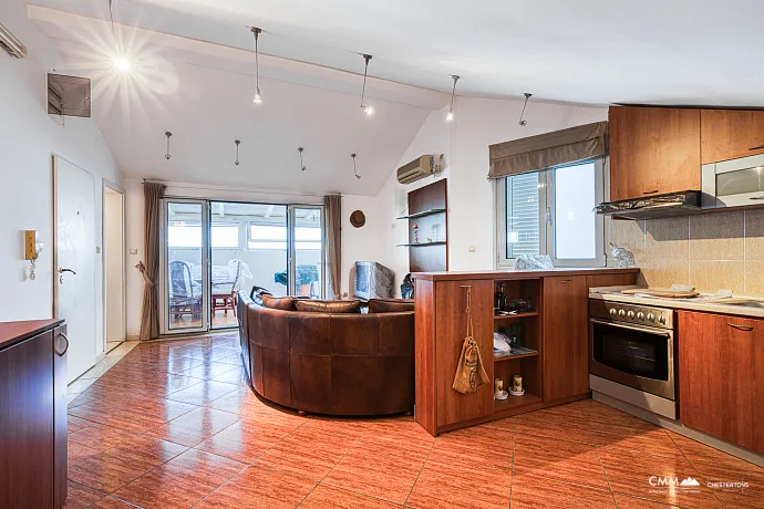 Bečići’de 64m² bir yatak odalı daire