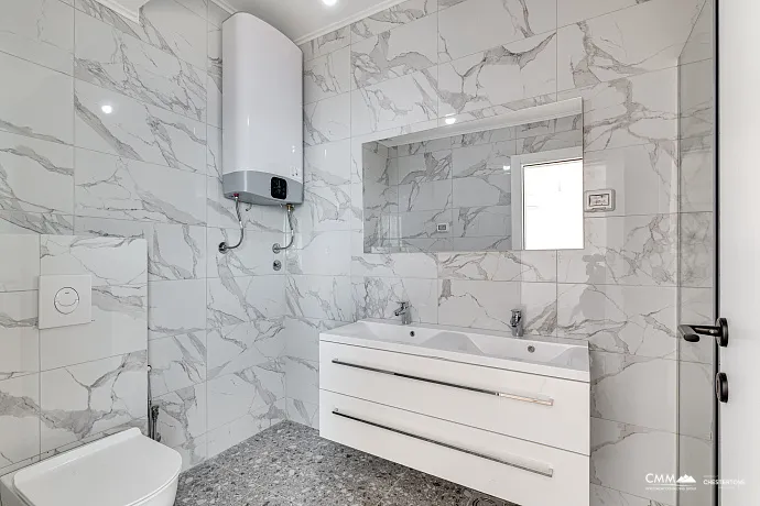 Panoramik Deniz Manzaralı ve Yeni İnşa Edilmiş Lüks Villa – Budva