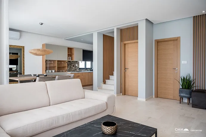 Becici'de deniz manzaralı modern villa