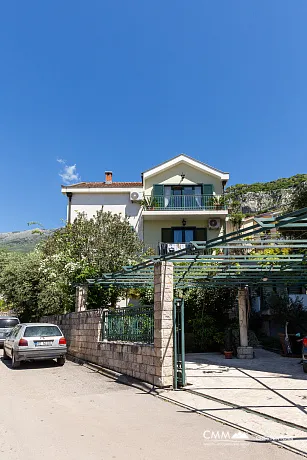 Budva'da geniş ev