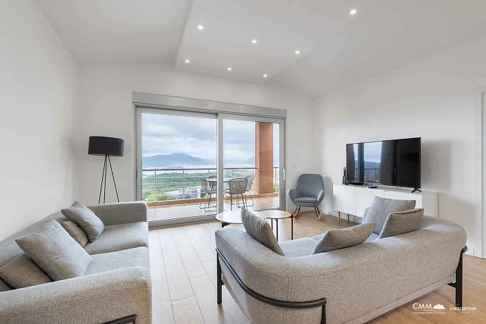 Muhteşem deniz manzaralı lüks penthouse