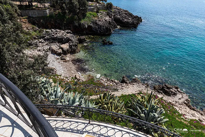 Uteha'da havuzlu lüks villa