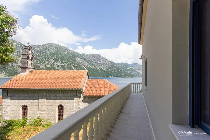 Kotor Körfezi manzaralı havuzlu muhteşem villa