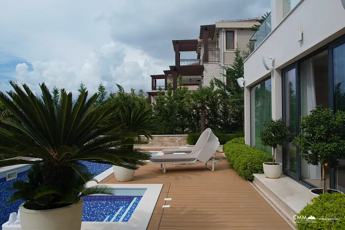 Sveti Stefan’a yakın, Blizikuće’de lüks villa