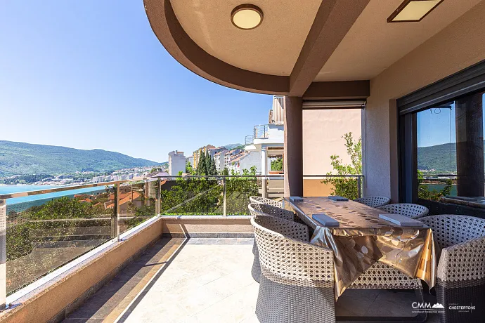 Herceg Novi'nin merkezinde mükemmel villa