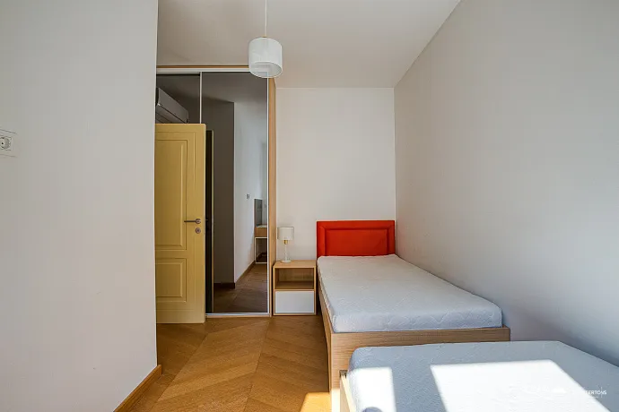 Havuzlu sitede üç odalı daire, Blizikuće