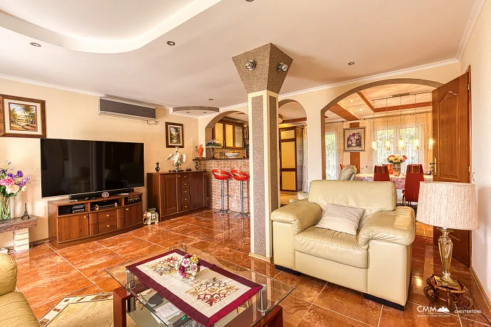 Kumbor'da denize 200 metre mesafede ev