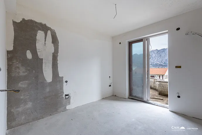 Kotor Körfezi manzaralı üç katlı ev
