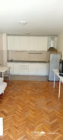 Becici'de geniş 2 yatak odalı daire