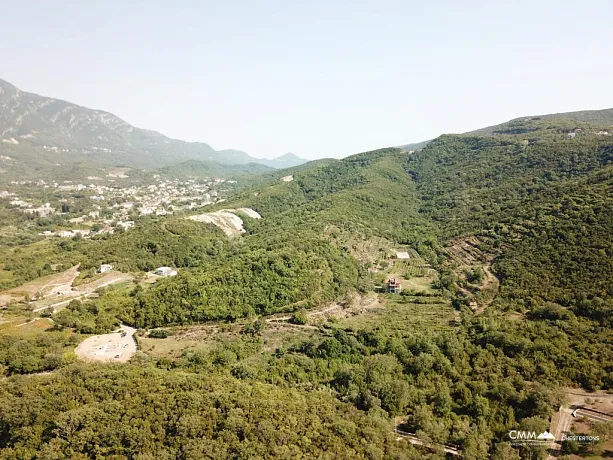 Radanovići'de 83.000 m² arsa