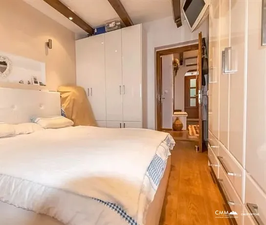 Herceg Novi'de denize yakın iki yatak odalı daire