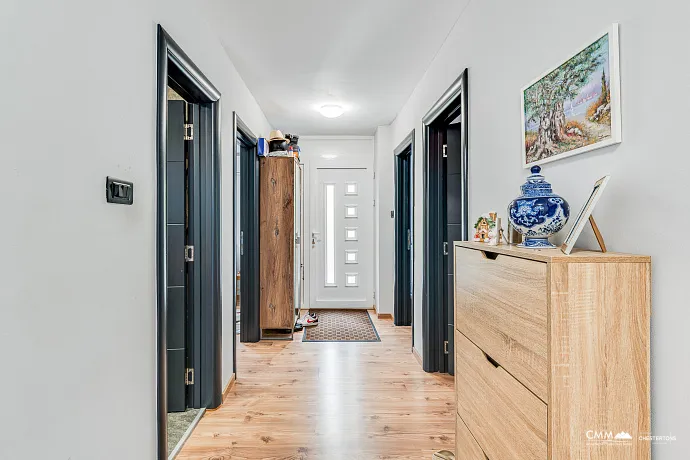 Kotor Eski Şehir, deniz ve dağ manzaralı, yenilenmiş 4 yatak odalı 120 m² ev