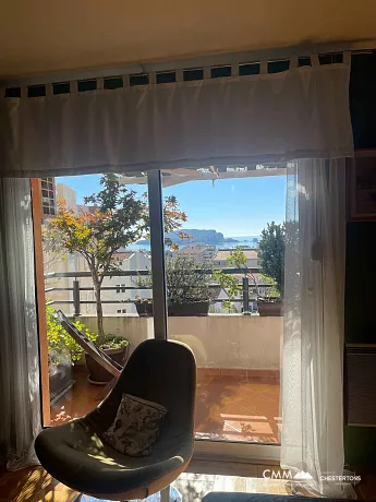 Budva'da Deniz Manzaralı Üç Yatak Odalı Daire