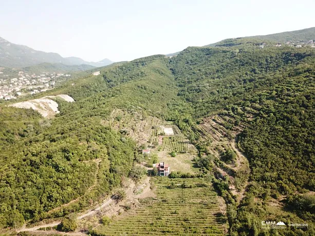 Radanovići'de 83.000 m² arsa