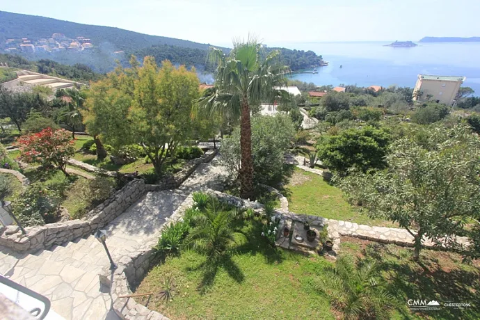 Deniz manzaralı lüks villa