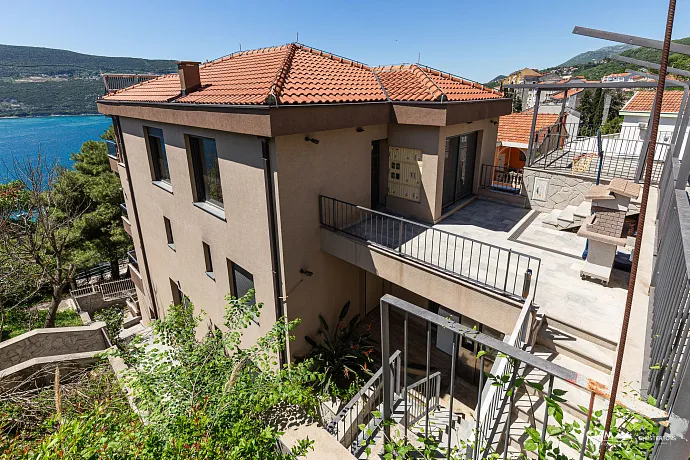 Herceg Novi'nin merkezinde mükemmel villa