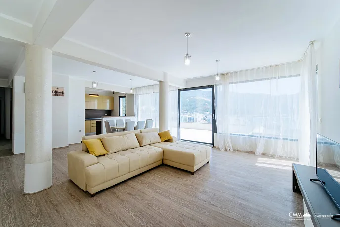 Geniş teraslı ve deniz manzaralı geniş Penthouse