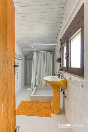 Dobra Voda'da panoramik deniz manzaralı ev