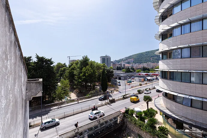 Budva’da Denize Bakan Tek Yatak Odalı Daire