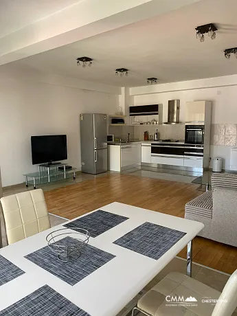 107 m² geniş daire, teras ve deniz manzarasıyla Budva'nın merkezinde