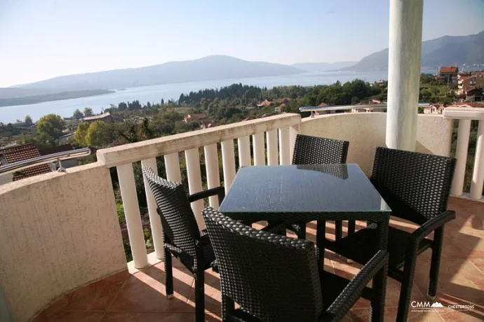 Tivat'ta havuzlu villa - uzun süreli kiralık