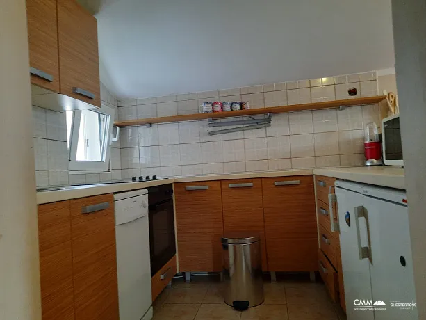 Budva'da merkeze yakın iki yatak odalı daire