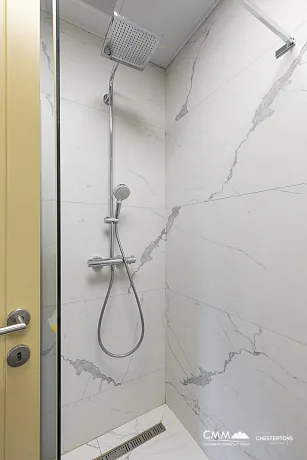 Havuzlu sitede üç odalı daire, Blizikuće