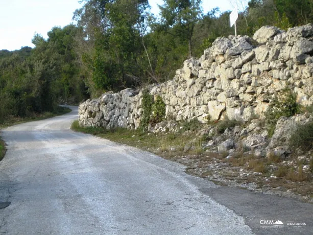 Kotor'da deniz manzaralı arsa