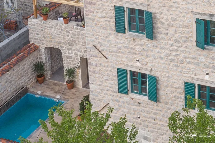 Kotor yakınında yüzme havuzlu mini otel