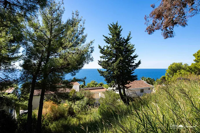 Šušanj’da deniz manzaralı arsa, plaja 150 m — 950 m²