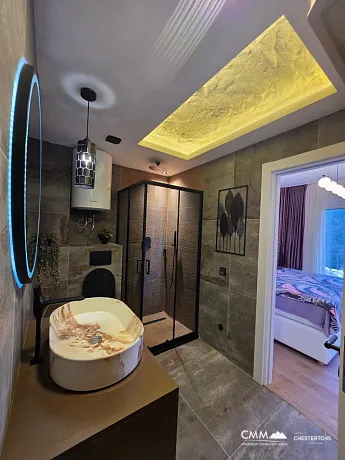 Denize 300 metre mesafede özel saunalı lüks 3 yatak odalı daire – Bečići (107 m²)