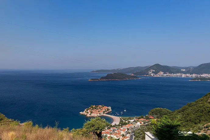 Havuzlu sitede üç odalı daire, Blizikuće