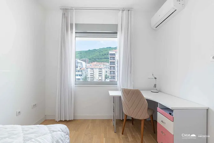 Budva'nın Kalbinde Ferah ve Havadar Daire