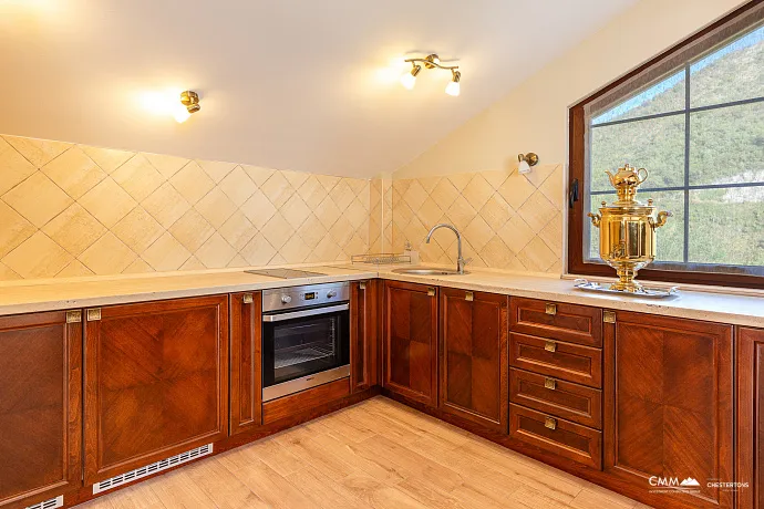 Panoramik deniz manzaralı lüks bir villada zarafet ve huzur.