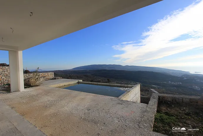 Özel havuzlu ve panoramik deniz manzaralı iki katlı ev