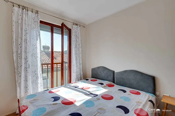 Budva'da iki yatak odalı daire